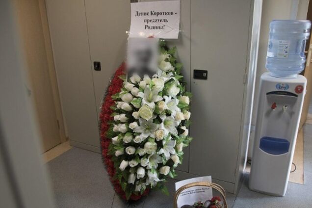 У Росії журналістам підкинули відрубану голову: фото з моторошною погрозою