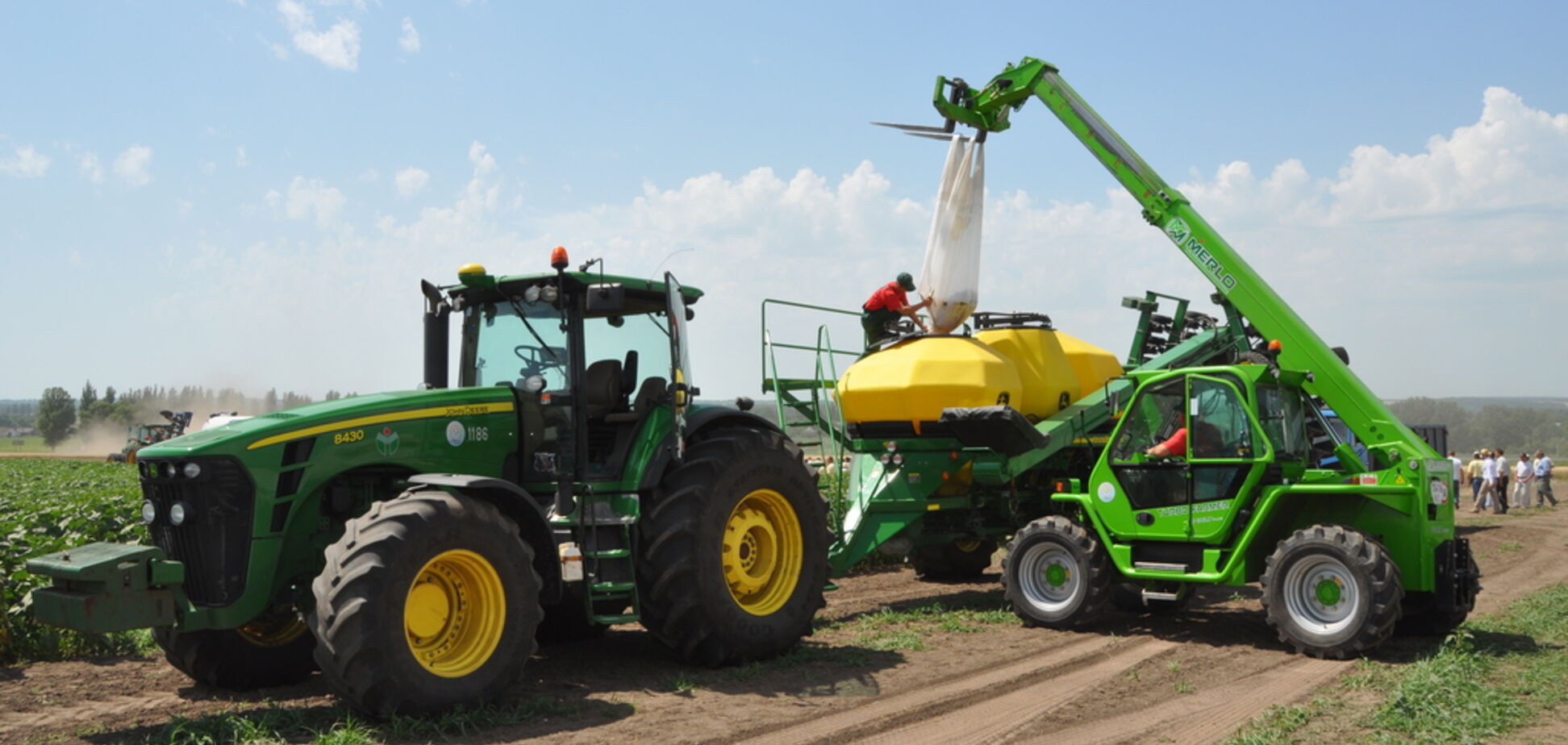 В Ukrlandfarming Бахматюка розповіли, як повернути заробітчан в Україну