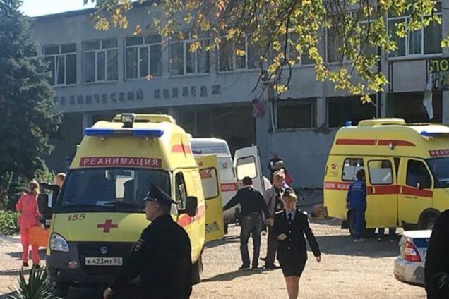 По дорогам неслись скорые и камазы полиции - все везде оцеплено