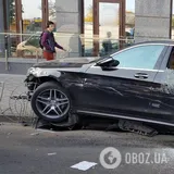 В Киеве авто вылетело на тротуар: первые фото масштабного ДТП