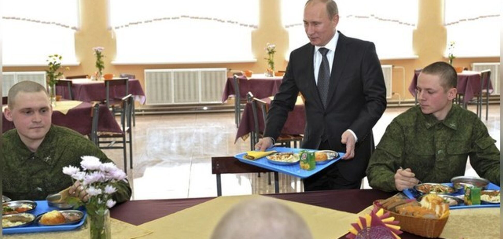 ''На десерт убитые дети'': Путин разгневал сеть 'ресторанным интимом'