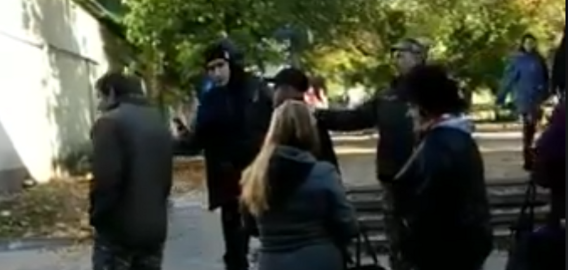 Ловлять призовників? У Харкові зафільмували дивне затримання