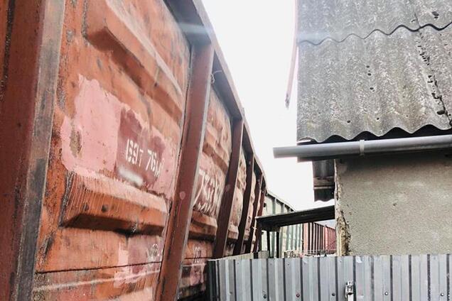 Под угрозой жилые дома: в Ужгороде произошло ЧП с поездом