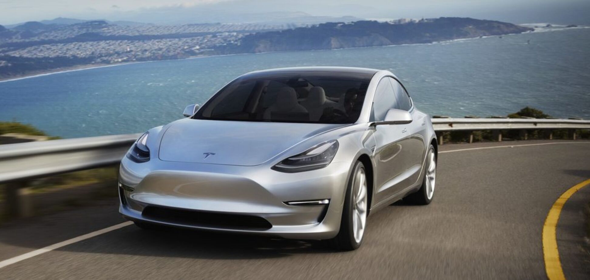 Маск запустил продажи ''дешевой'' Tesla Model 3