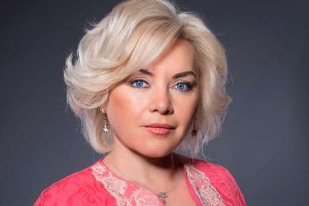 Куму Порошенко высмеяли за именной наряд в Раде