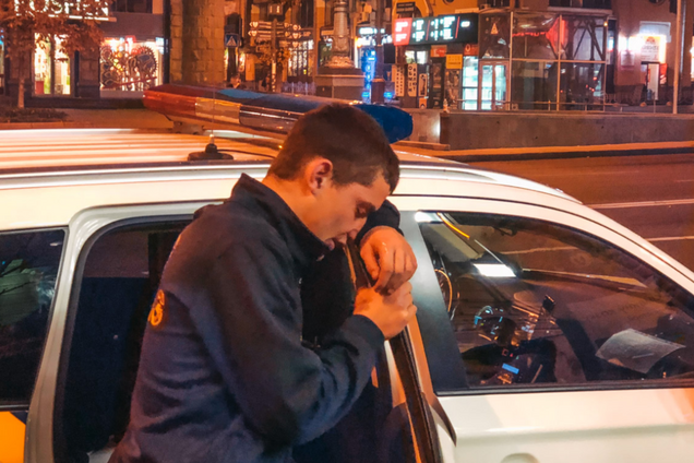 Плакал и обзывался: в центре Киева заметили неадекватного человека