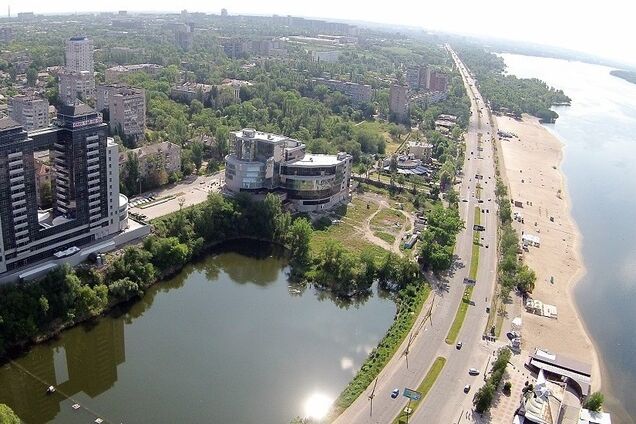 В Запорожье открыли памятник пожилым людям