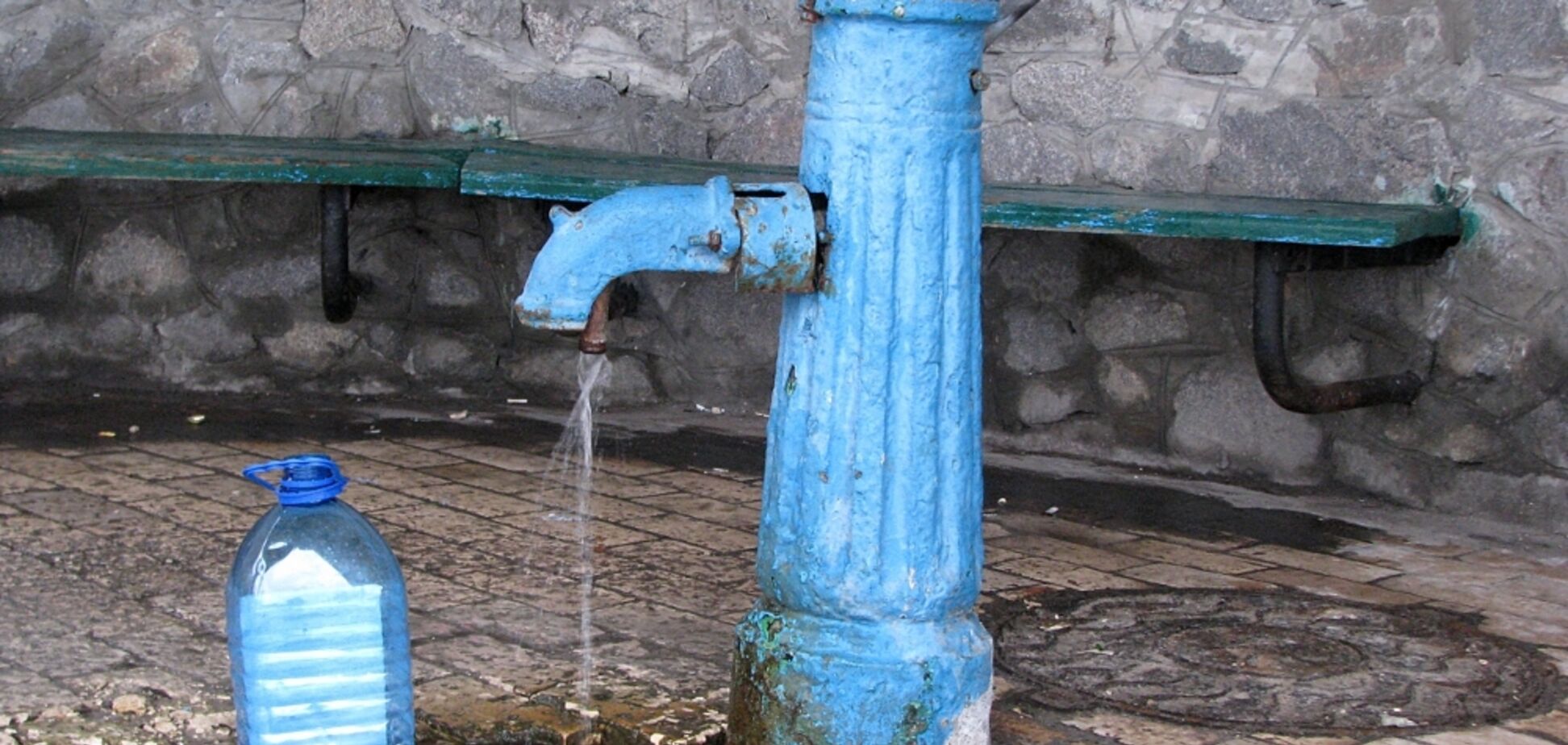 Вода у бюветах Києва виявилася небезпечною для здоров'я: список адрес