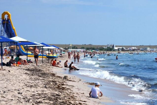 ''Раньше всегда купались'': появились свежие фото ''не сезона'' в оккупированном Крыму
