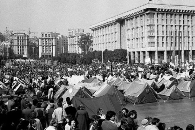 Йдемо в Європу і геть від Москви: Порошенко нагадав українцям про перший Майдан 28 років тому