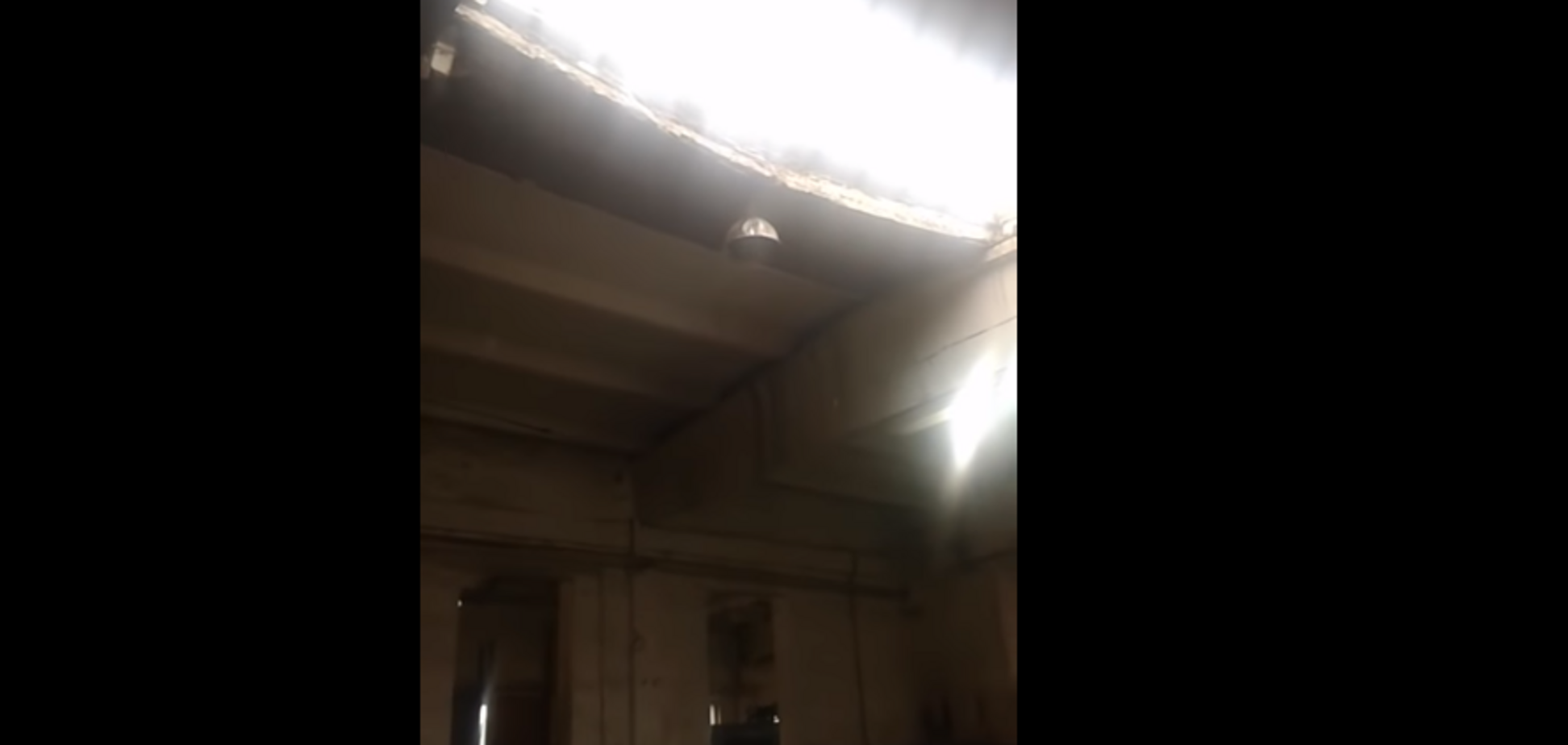 'Крыша  течет и обваливается': в сети показали жуткое депо в Харькове