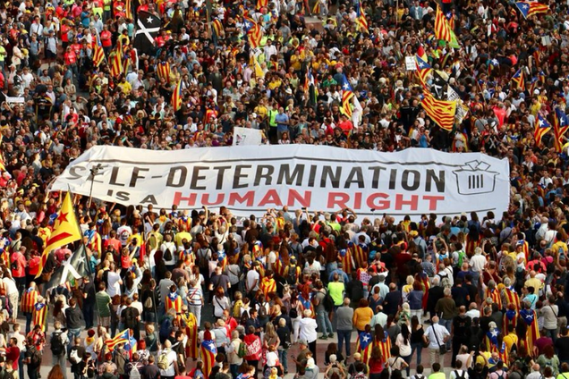 В Барселоне сепаратисты устроили массовые беспорядки: все подробности, фото и видео