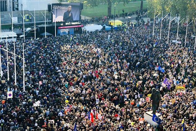 Хотят остаться в ЕС? Британию накрыл масштабный митинг против Brexit: впечатляющие фото и видео