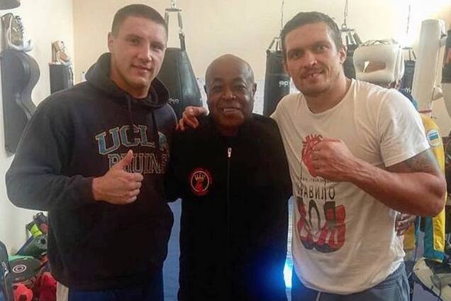 Бой непобедимого украинского боксера отменен: названа причина