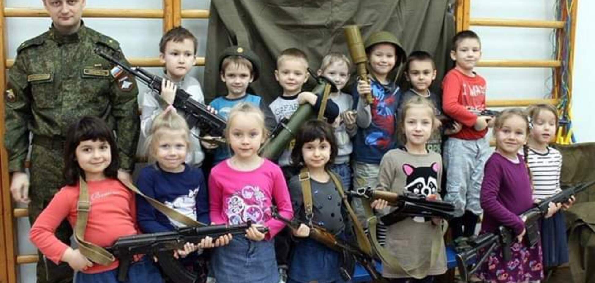 ''Готують терористів з пелюшок'': мережу шокувало поводження з дітьми в Росії