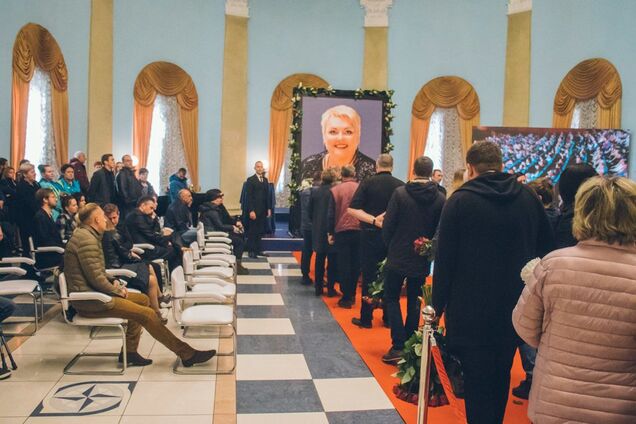 Звезды рыдали: в Киеве попрощались с артисткой 'Дизель Шоу' Мариной Поплавской. Фото и видео