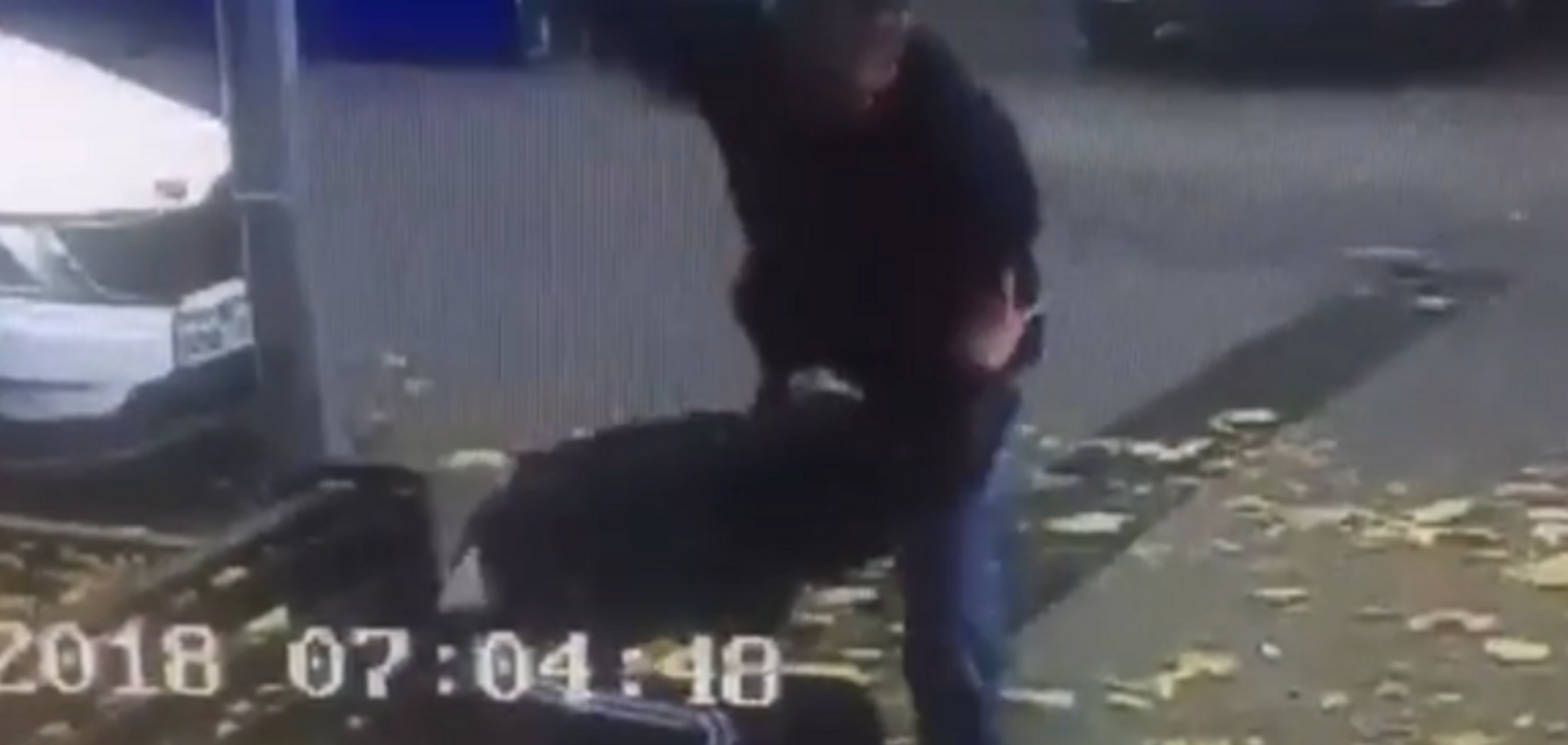 Пошматував ножем: криваве вбивство в Москві потрапило на відео. 18+