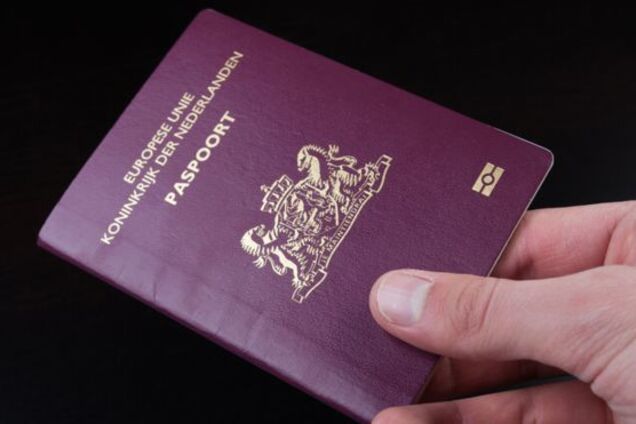 У Голландії вперше видали паспорт із нейтральною статтю
