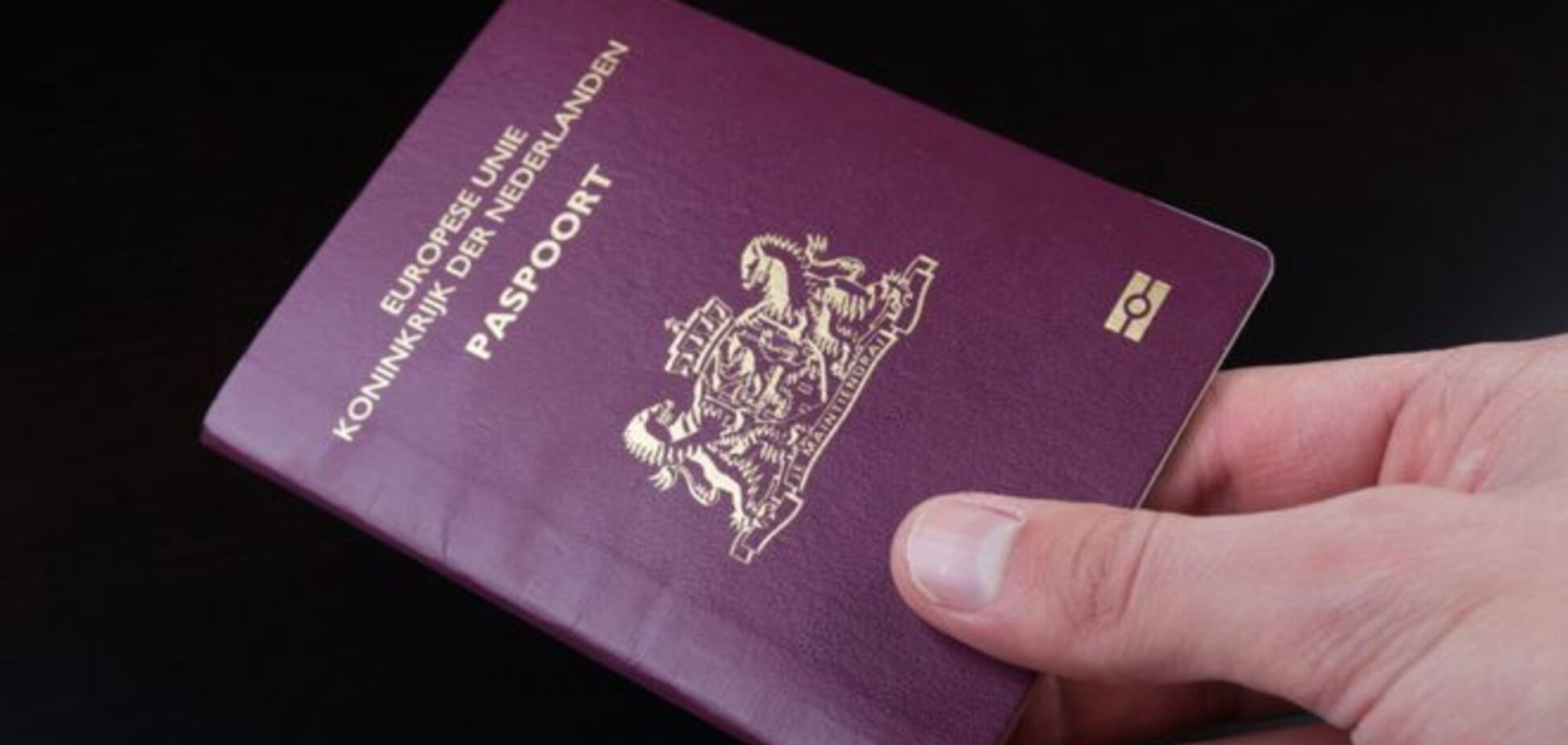 У Голландії вперше видали паспорт із нейтральною статтю