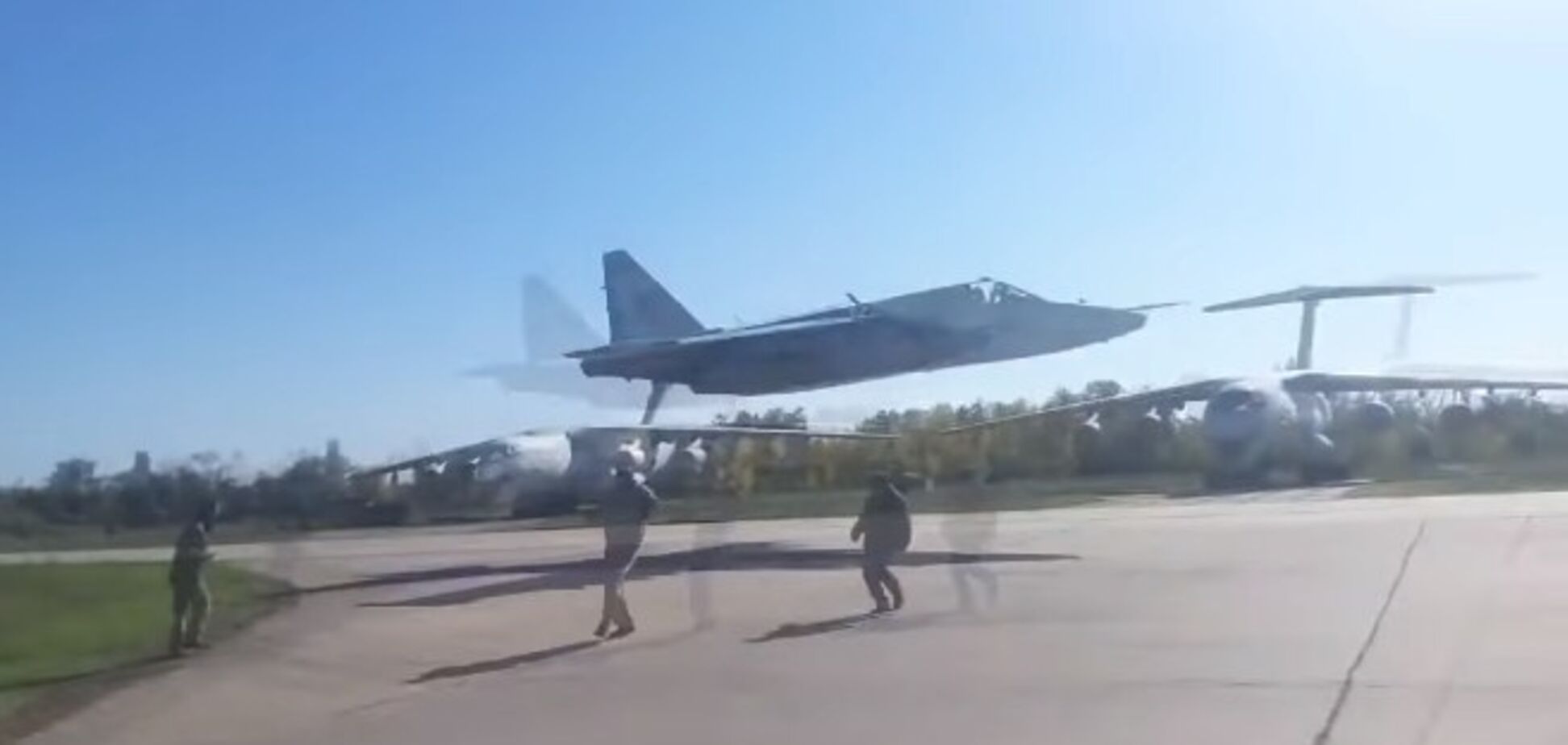 Українські льотчики вразили екстремальним трюком: з'явилося відео
