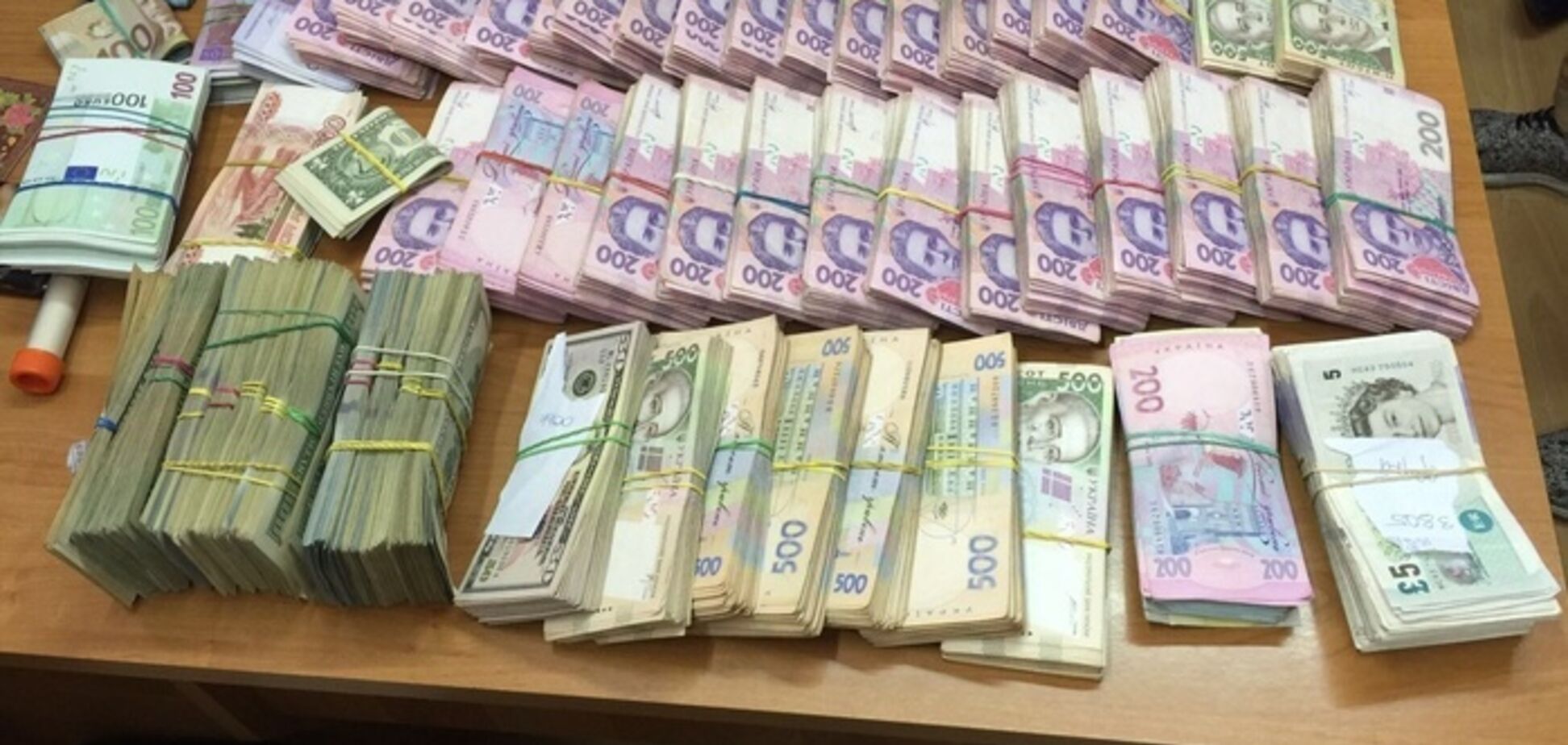 В Украине пытались отмыть более 300 миллиардов: сделки засекли