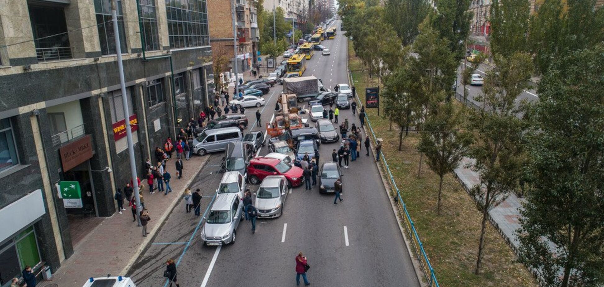 ДТП из 20 авто в Киеве сняли с высоты: жуткие кадры