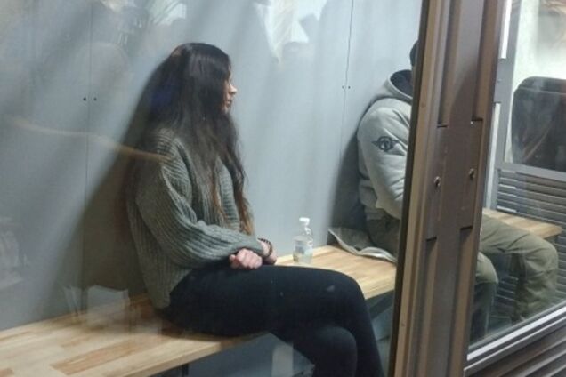 Зайцевой стало плохо в суде: адвокаты набросились на Дронова