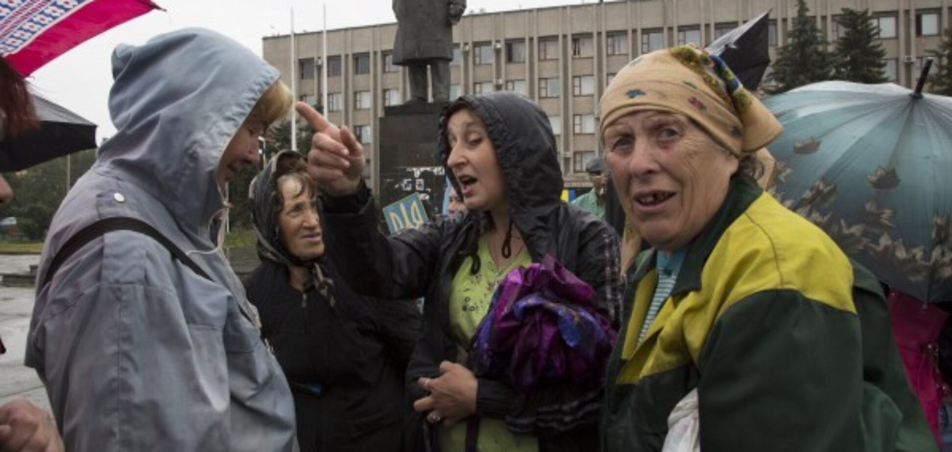 ''Люди умирают от безнадеги и нищеты'': житель 'ЛНР' раскрыл последствия оккупации