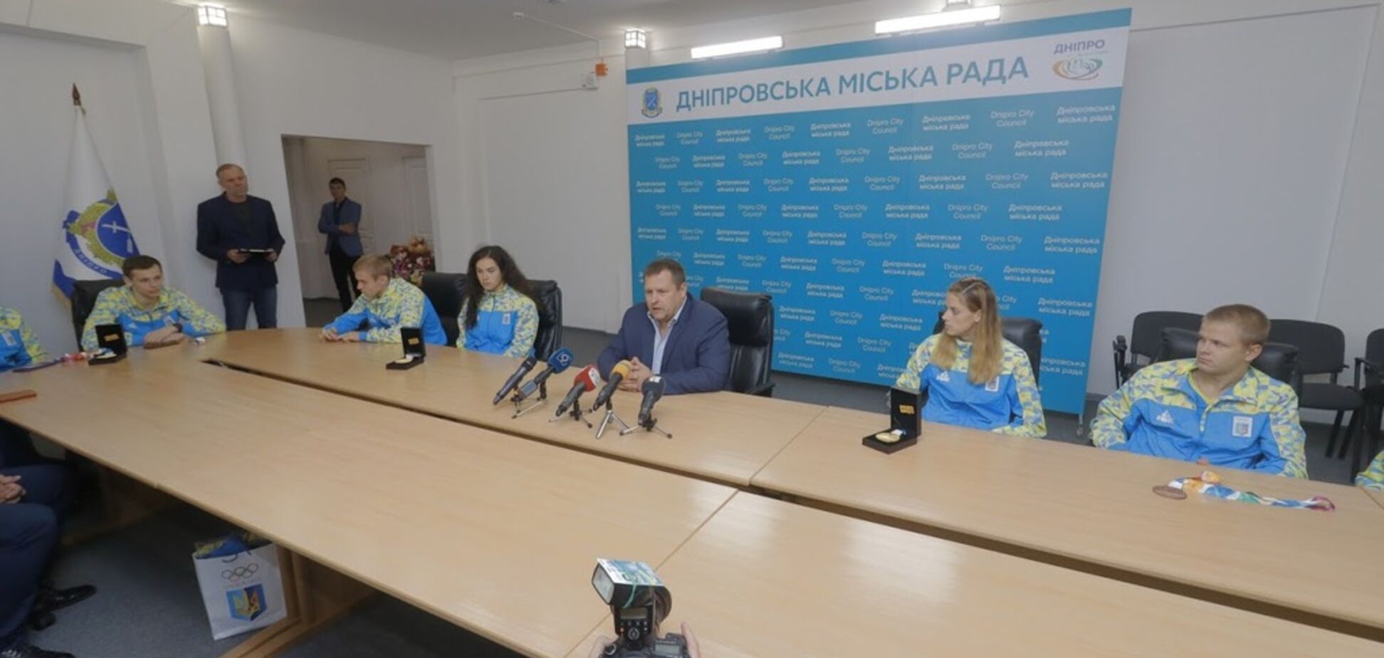 Філатов вручив грошові сертифікати призерам ІІІ літніх Юнацьких Олімпійських ігор