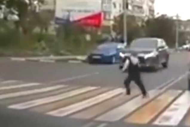 За секунду до трагедії: у мережі розгорілися суперечки через НП із дитиною на переході