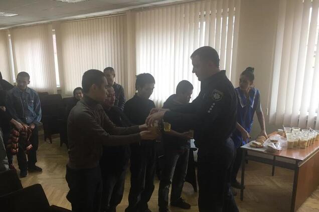 Ходили по хатах і просили їсти: під Києвом іноземців ''взяли у полон''