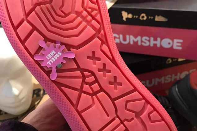 ''Обувь из жвачек'': показан креативный результат переработки мусора в ЕС