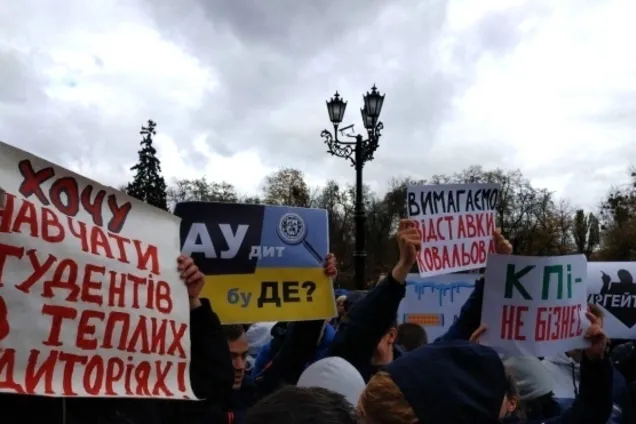В известном университете Украины студенты устроили бунт: видео
