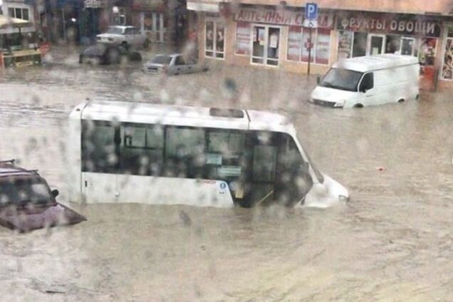 Руйнуються мости і стіни, є жертви: з'явилися нові дані про ''aрмагеддон'' у Росії