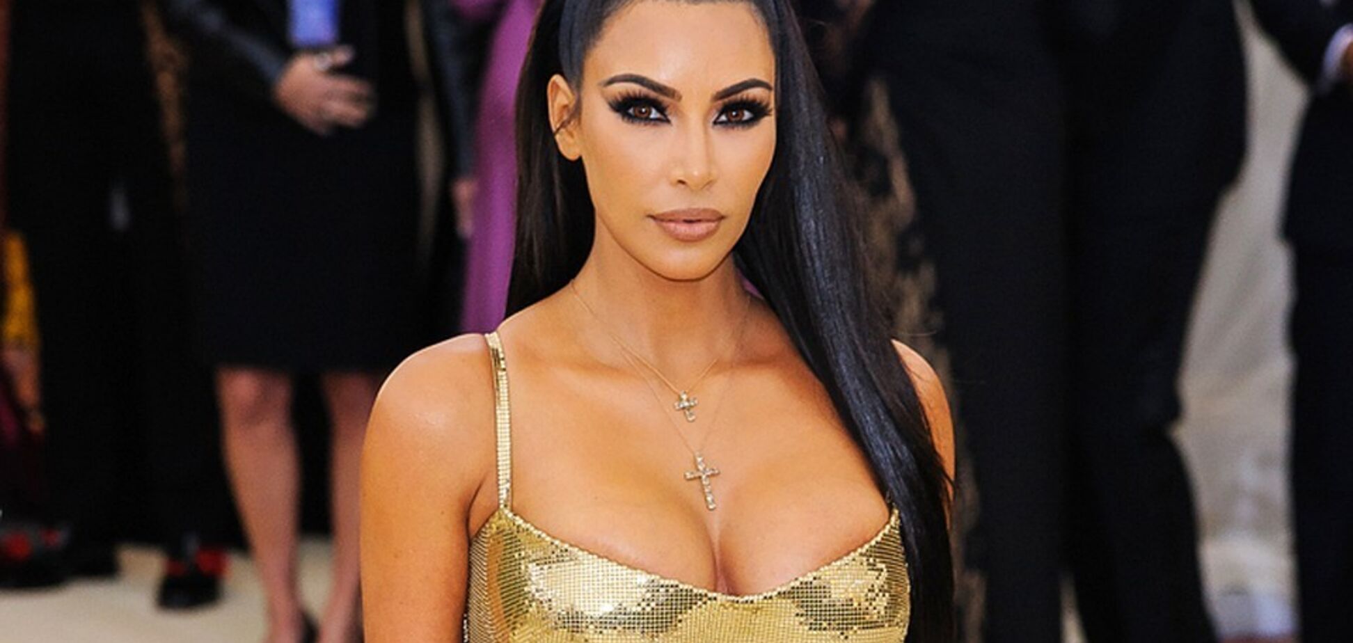 ''У тебя же есть муж'': Ким Кардашьян разозлила сеть фото с голым мужчиной