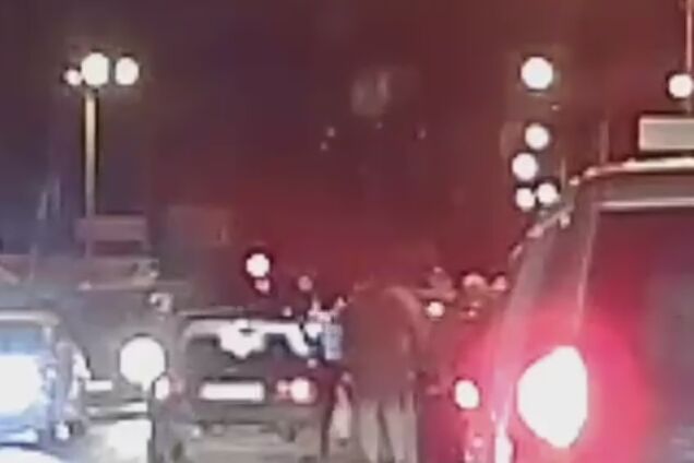 Сбили и увезли: на камеры попало ЧП с пешеходом в Харькове