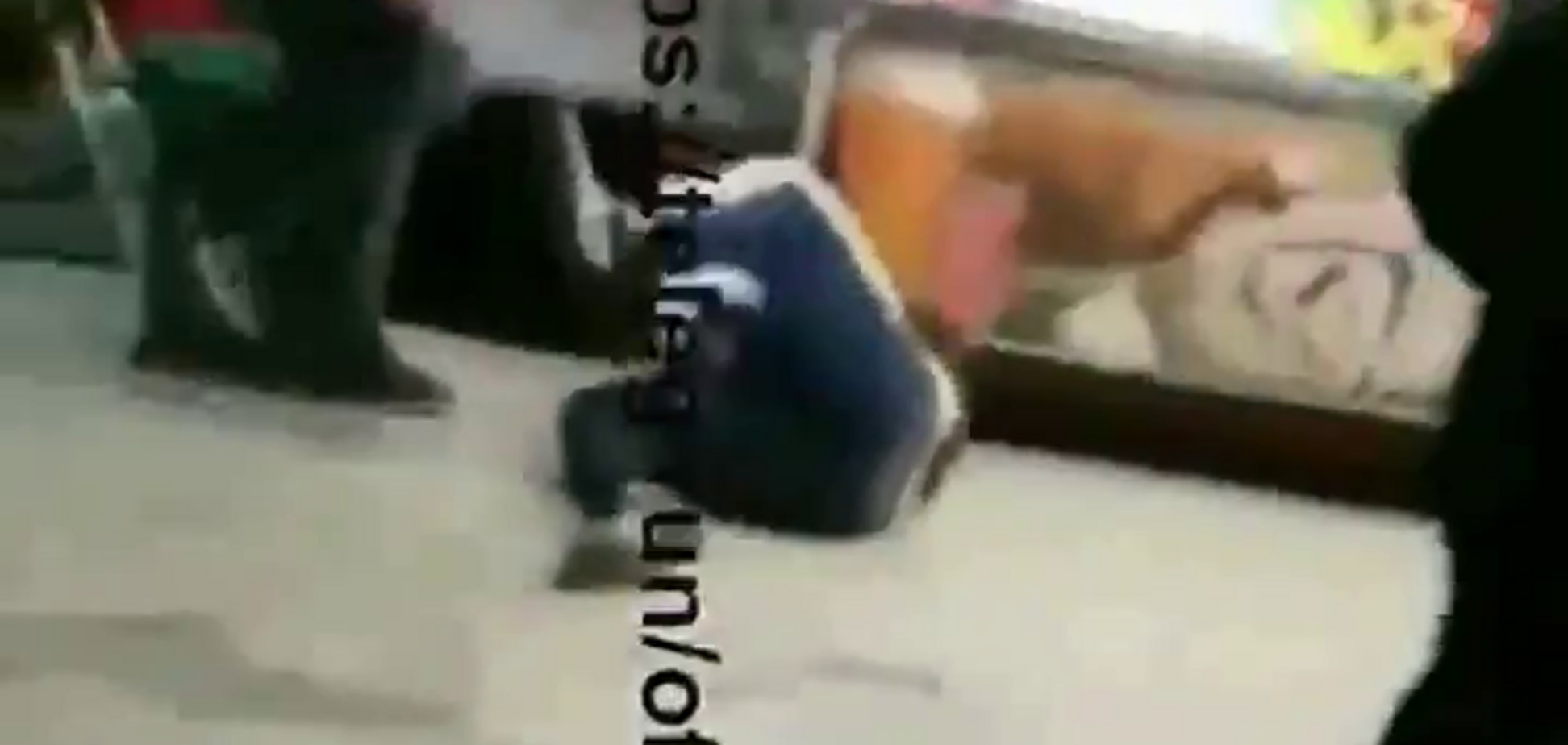 Российских болельщиков избили палками в Риме - опубликовано видео