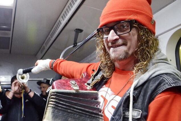 Відомий український гурт влаштував переполох у київському метро: відео