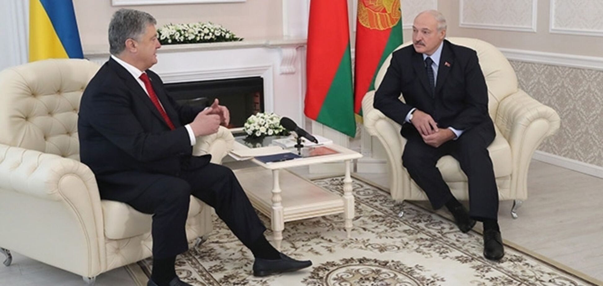 ''Ти скажи!'' Лукашенко здивував публічним зверненням до Порошенка