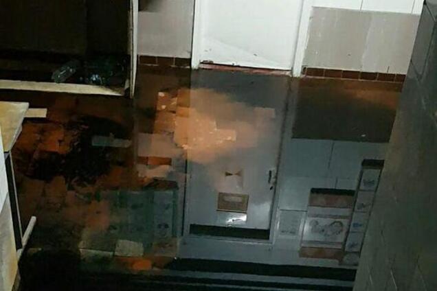 ''Вонь во всем здании'': в Харькове студентов заставили ведрами убирать экскременты