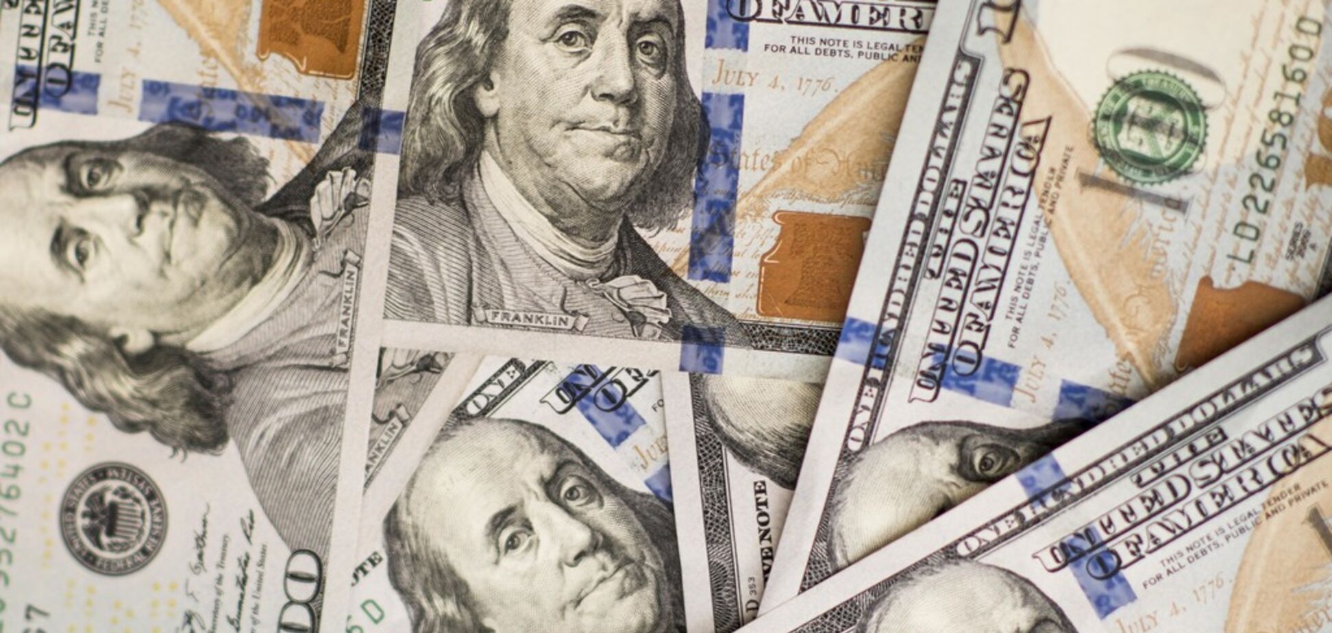Доллар подорожал: сколько стоит в украинских банках