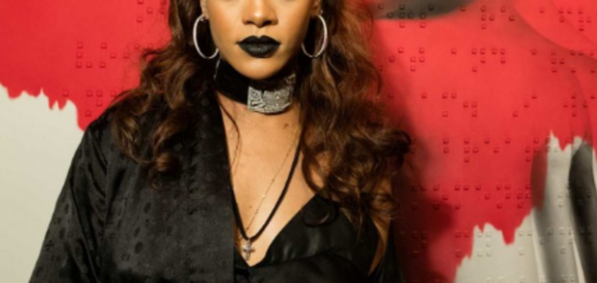 Вражаюче і драматично: Ріанна здивувала незвичним макіяжем для Хелловіну