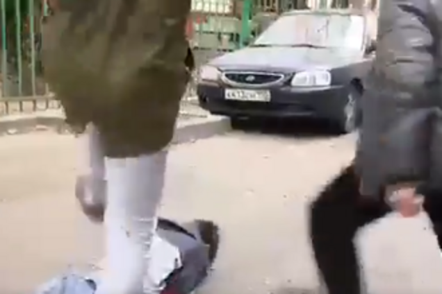 Ослеп и сломан позвоночник: в Москве школьники зверски избили сверстника. Шокирующее видео 18+