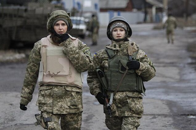 Женщины в армии: в Украине вступил в силу революционный закон
