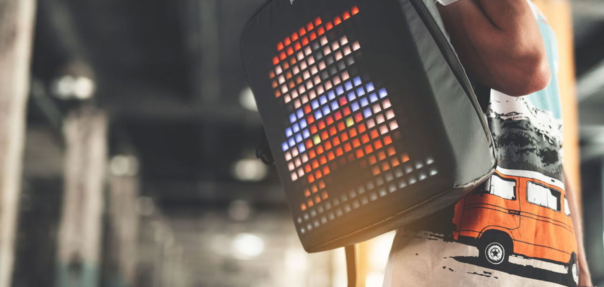 Українці створили рюкзак, на якому можна грати в тетріс