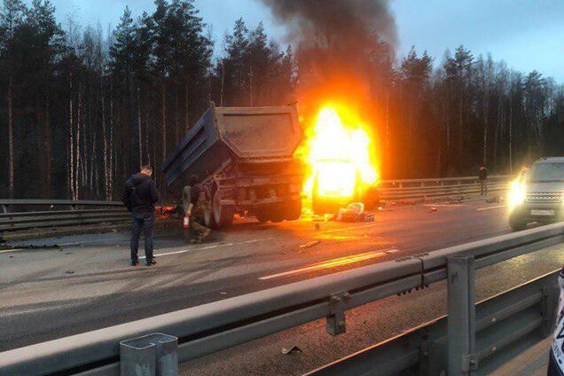 Згоріли живцем: в Росії сталася масштабна аварія. Відео