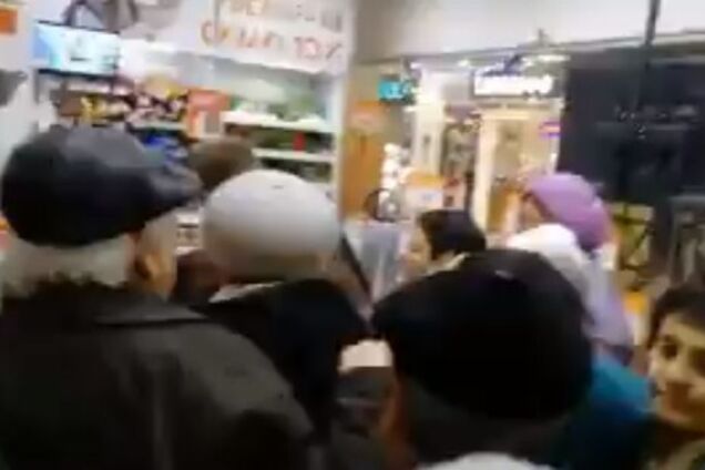 В Росії любителі халяви влаштували бійку в супермаркеті