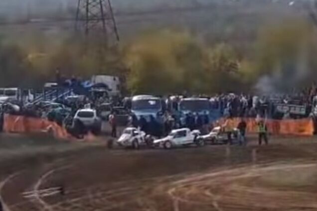 В Кривом Роге во время гонок авто врезалось в толпу зрителей: есть пострадавшие