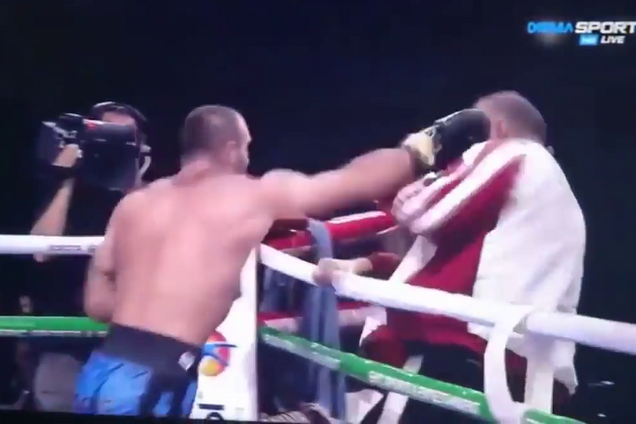 Боксер обиделся на поражение и избил своего тренера - видеофакт