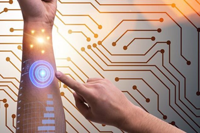 Жителям Швеции вживили чипы под кожу: что это и как работает